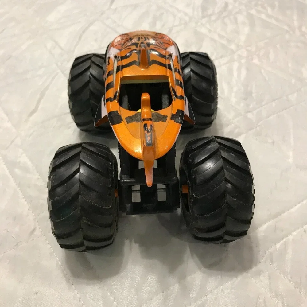 Hot Wheels Monster Jam Die Cast Tiger Shark‎ 1:24 scale